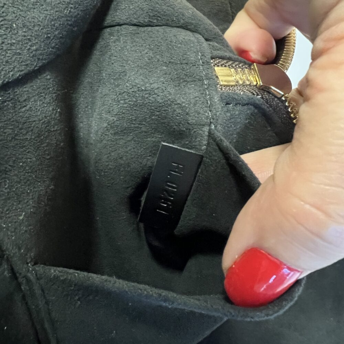 Louis Vuitton – Vanity PM & Frame Sandals set