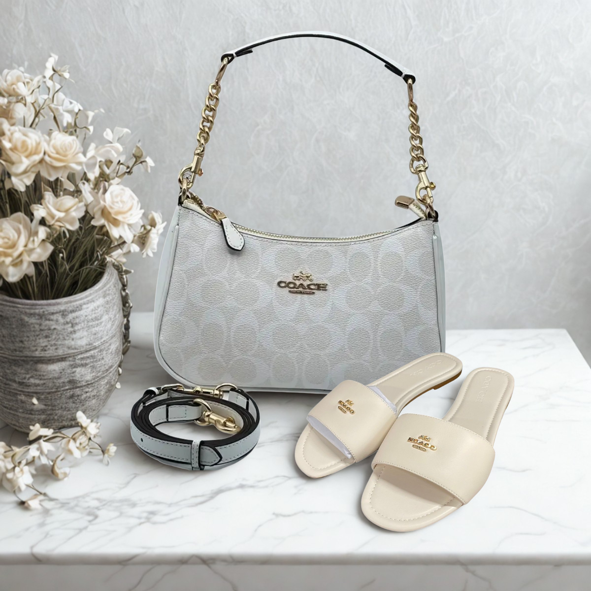 Coach – Set: Lockup leren slide-sandaal & Teri Signature canvas-tas