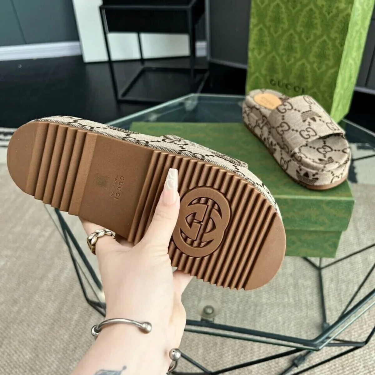 Gucci – Angelina Flat Sandal Canvas Giant Monogram Beige