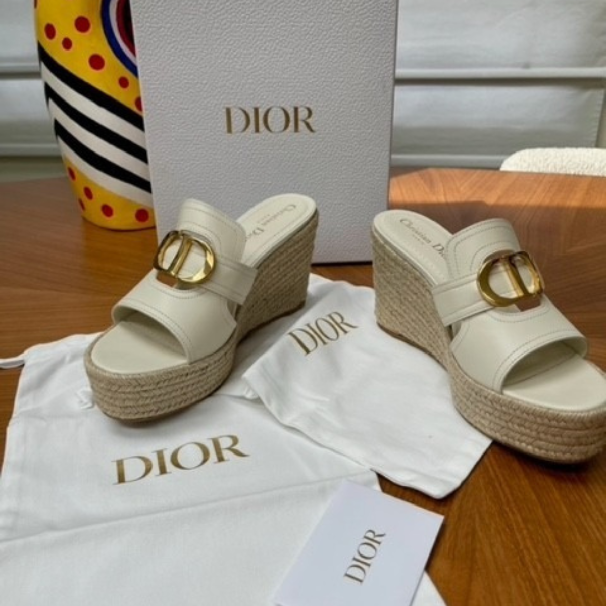 Dior Bobby Crossbody en 30 Montaigne Wedge Slides