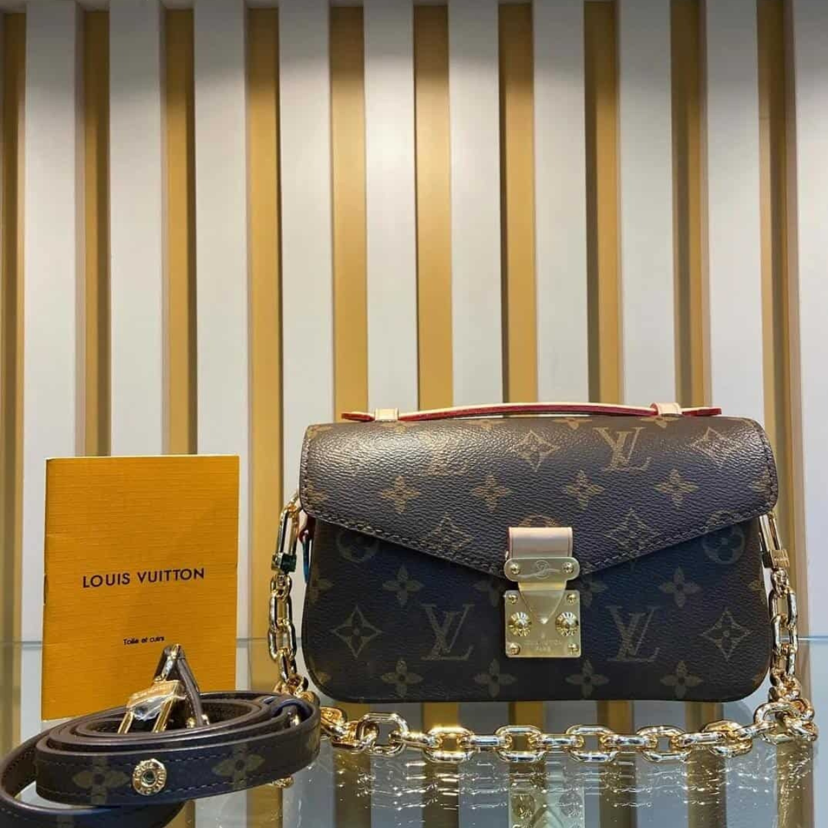Louis Vuitton – Pochette Métis East West-tas
