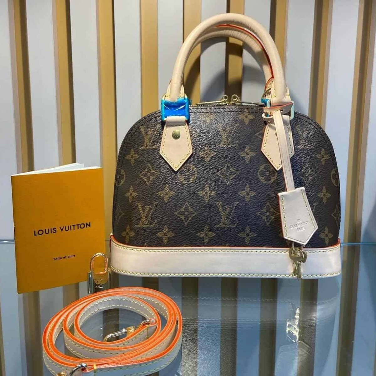 Louis Vuitton – Alma BB-tas