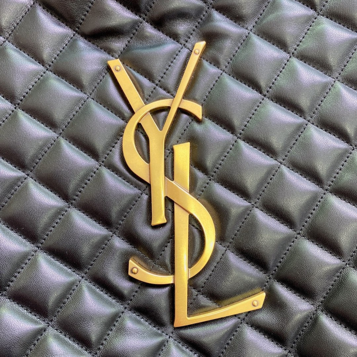 Saint Laurent – Icare-tas in gewatteerd lamsleer