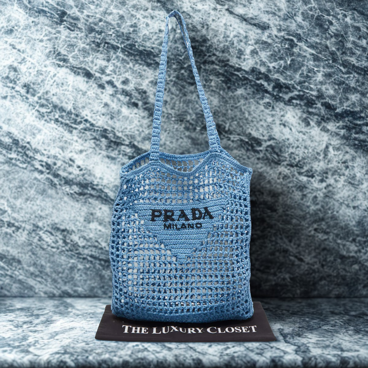 Prada – Shopper-tas in raffia met geweven logo in blauw