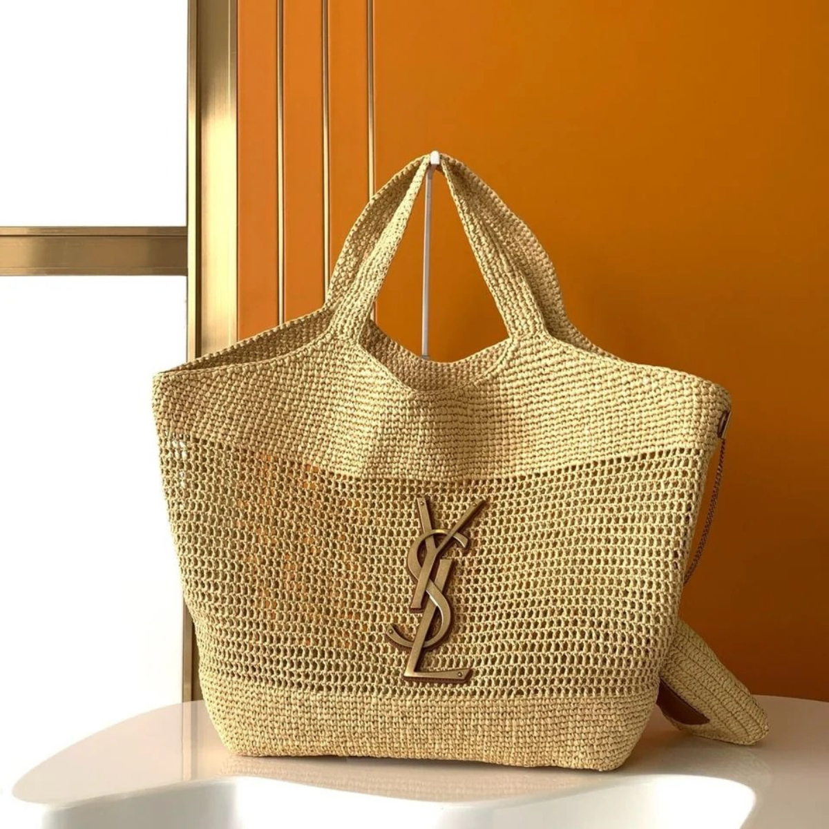 Yves Saint Laurent – Icare-tas in raffia