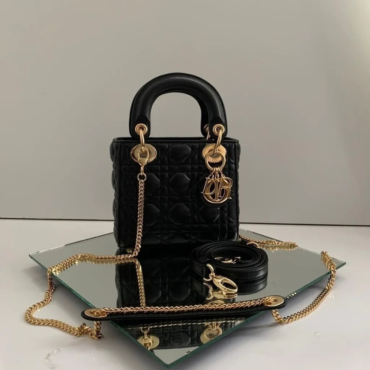Dior – Set: Mini Lady Dior-tas in zwart & Chrono-sneaker