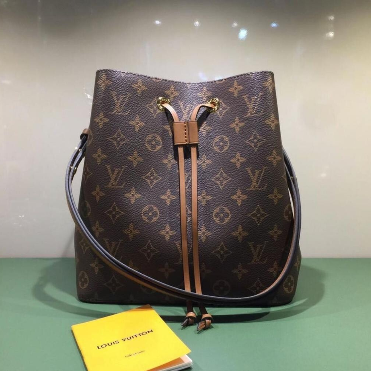 Louis Vuitton – NéoNoé MM-tas