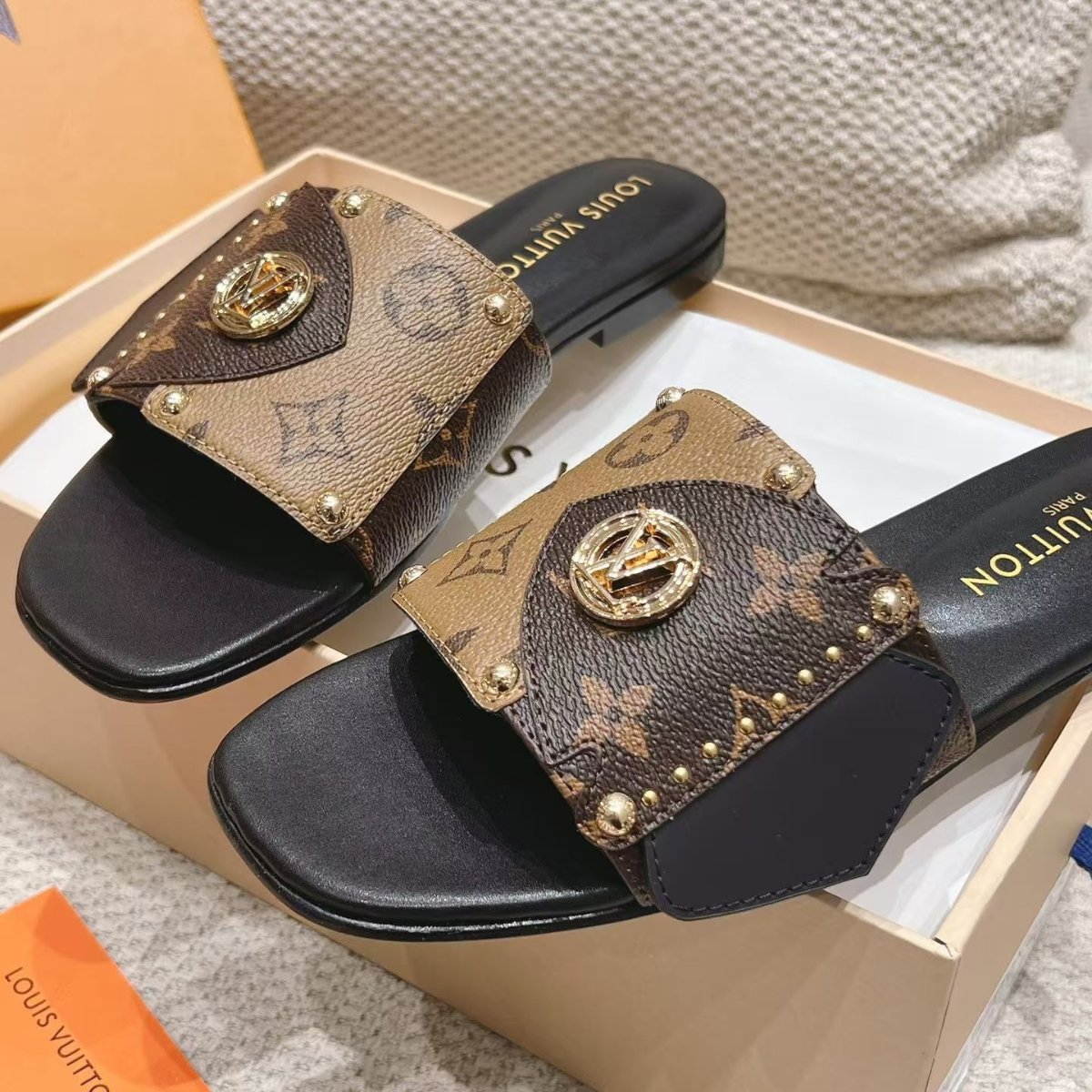 Louis Vuitton – Vanity PM & Frame Sandals set