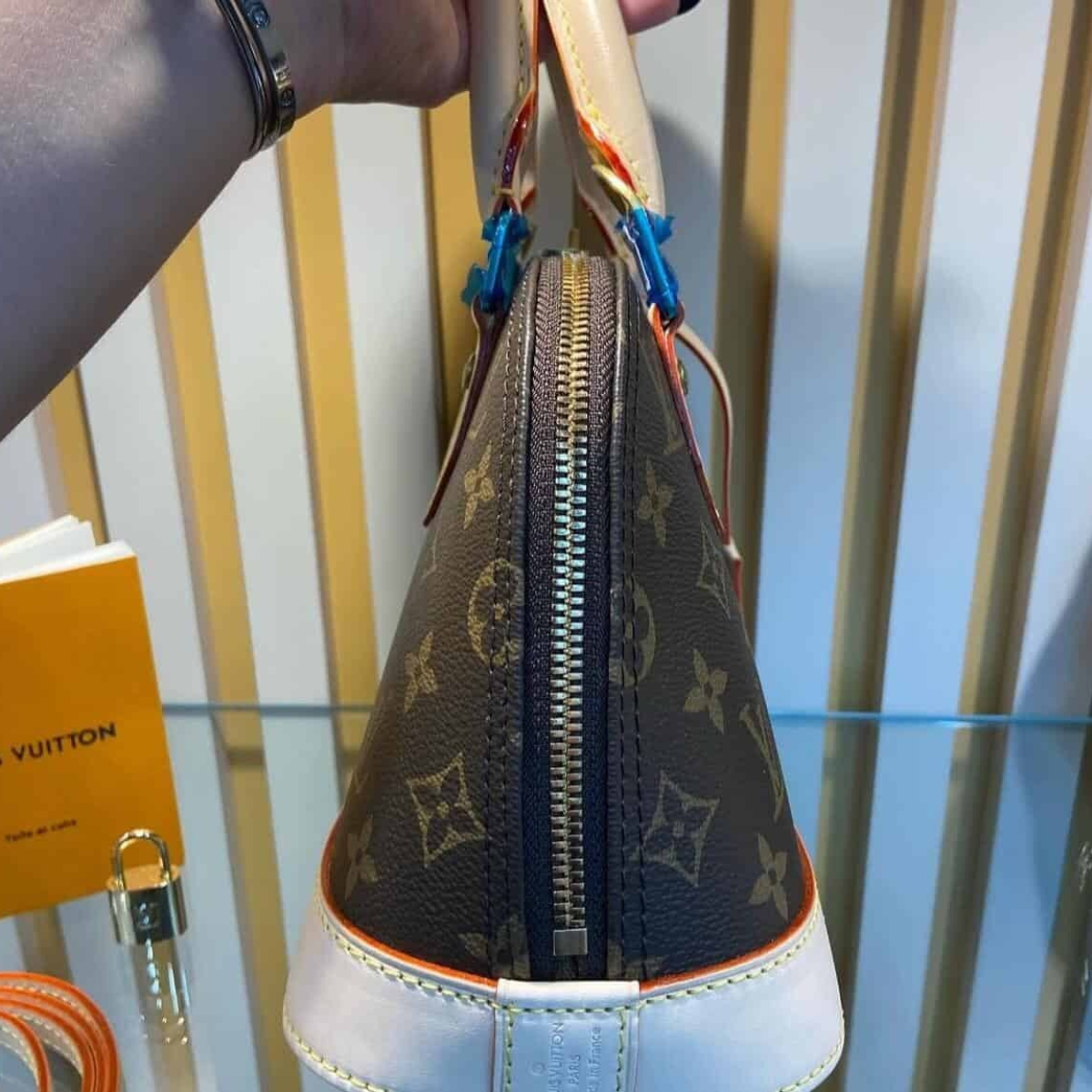 Louis Vuitton – Alma BB-tas