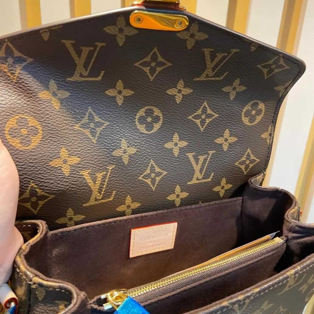 Louis Vuitton – Pochette Métis East West-tas