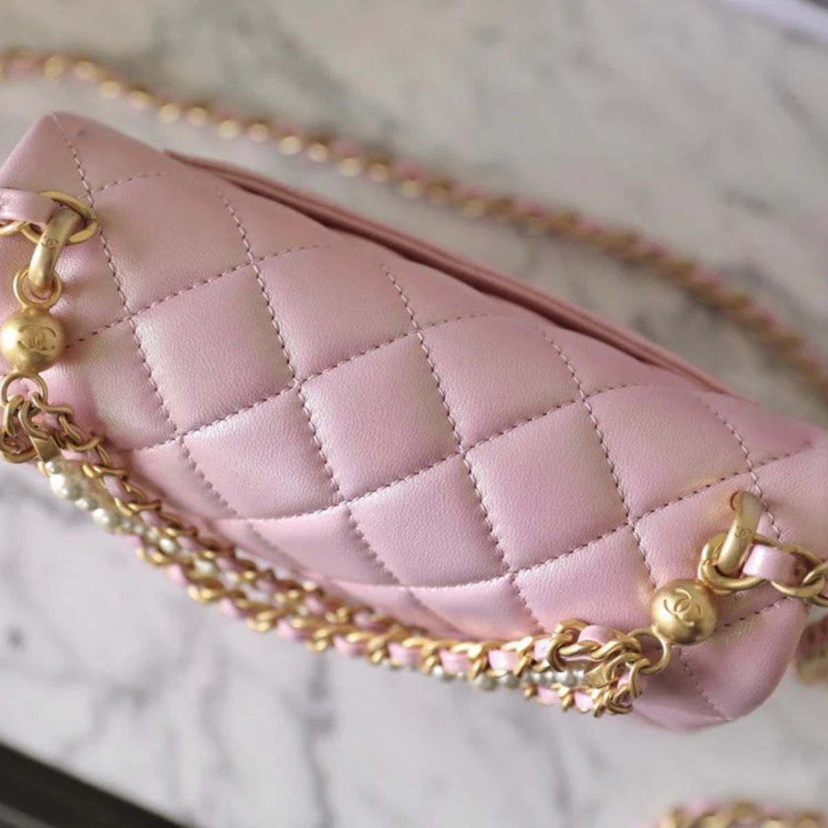 Chanel Classic Flap Mini Tas in Roze Lam Leer met Goudkleurige Hardware
