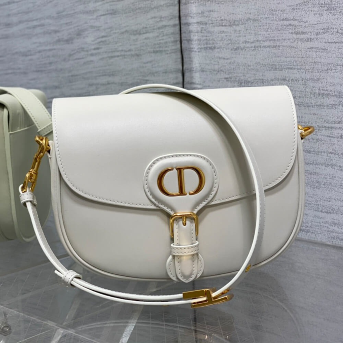 Dior Bobby Crossbody en 30 Montaigne Wedge Slides