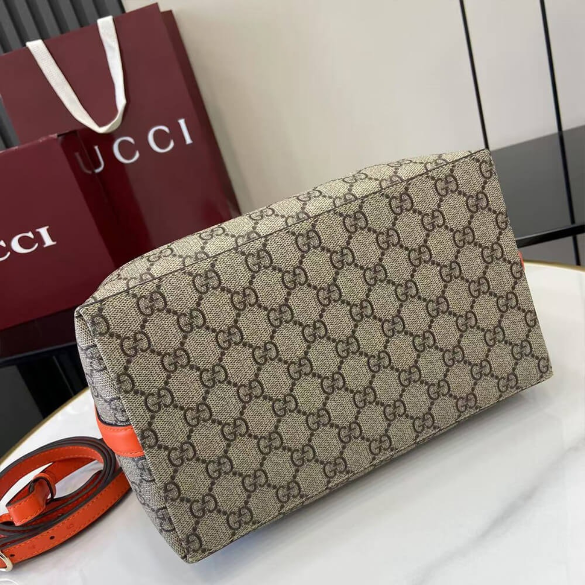 Gucci – Medium GG Emblem emmer-tas