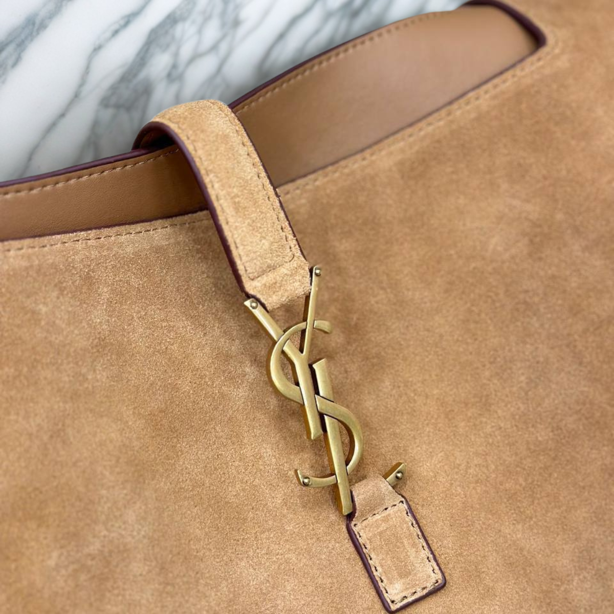 Saint Laurent – Le 5 à 7 Bea-tas in suède