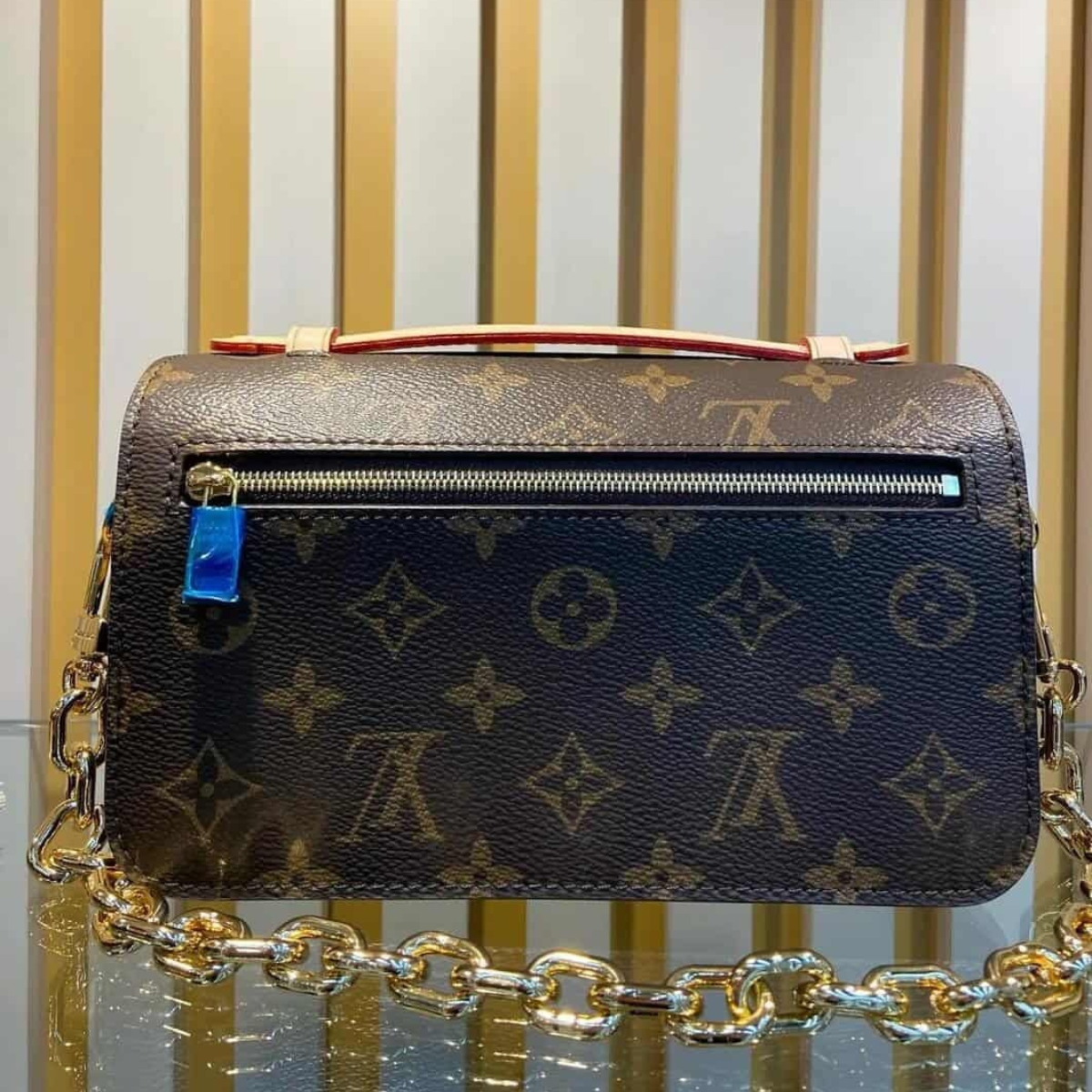 Louis Vuitton – Pochette Métis East West-tas