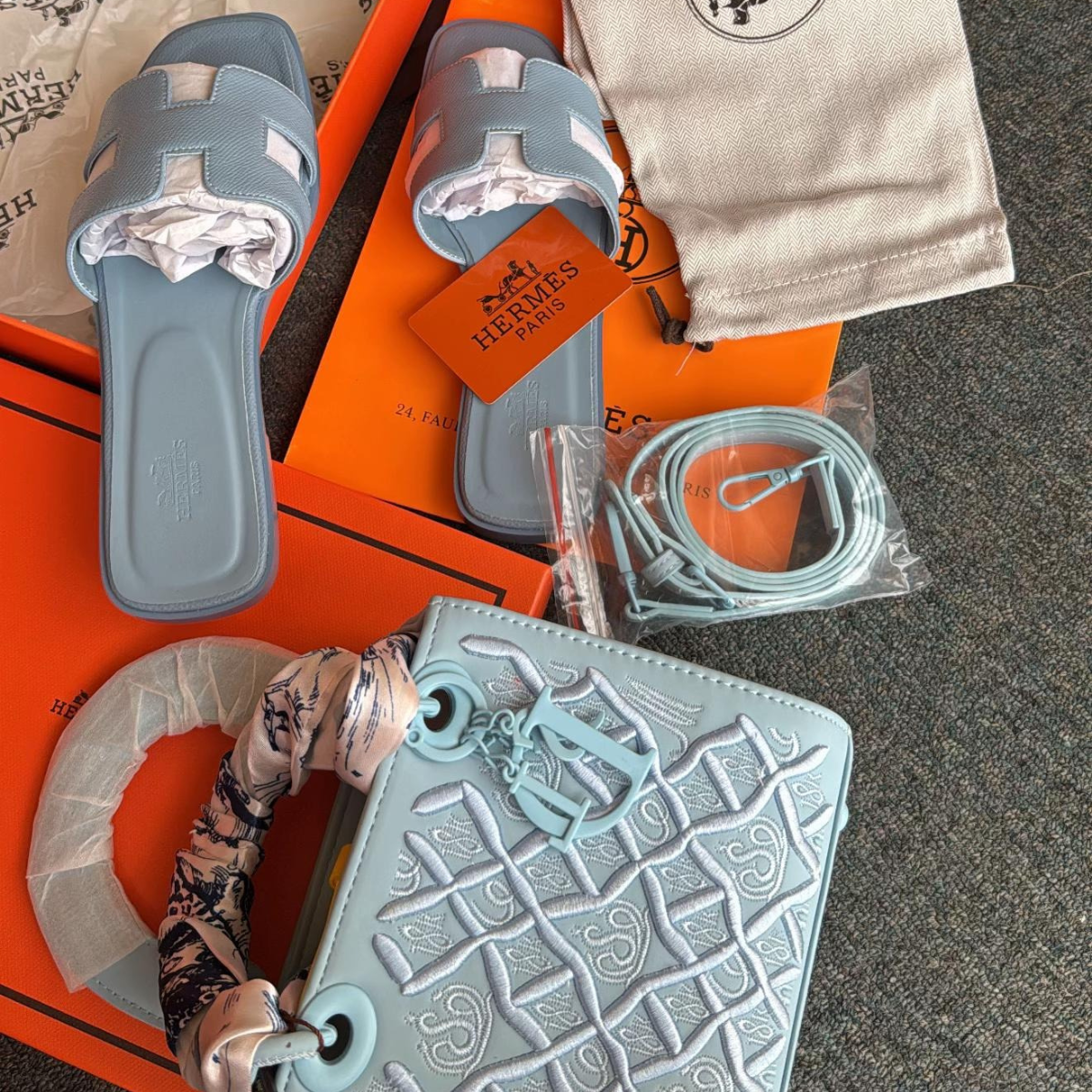 Hermès & Dior Set – Oran Light Blue Sandalen & Lady Dior D-Lite Blue-tas