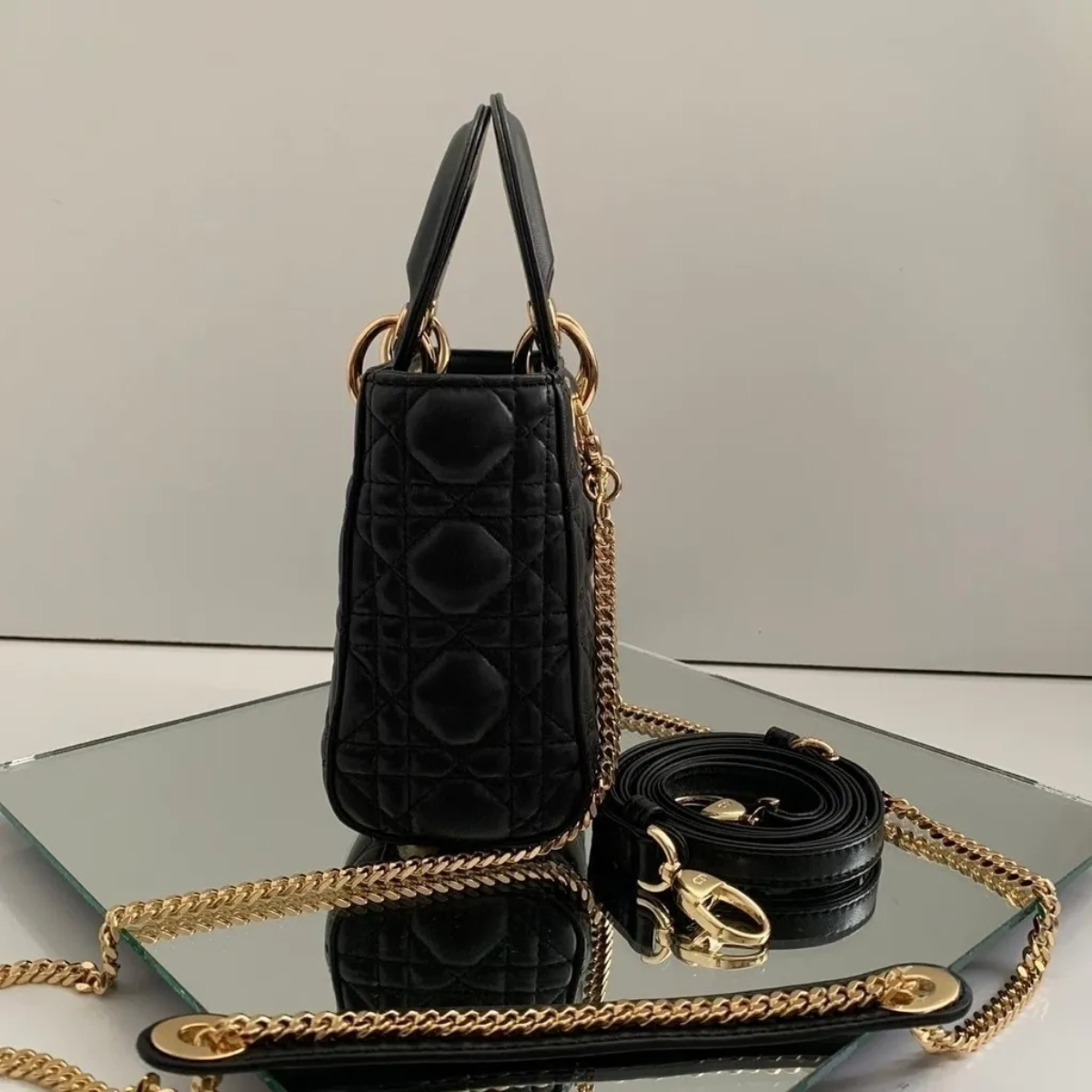 Dior – Set: Mini Lady Dior-tas in zwart & Chrono-sneaker