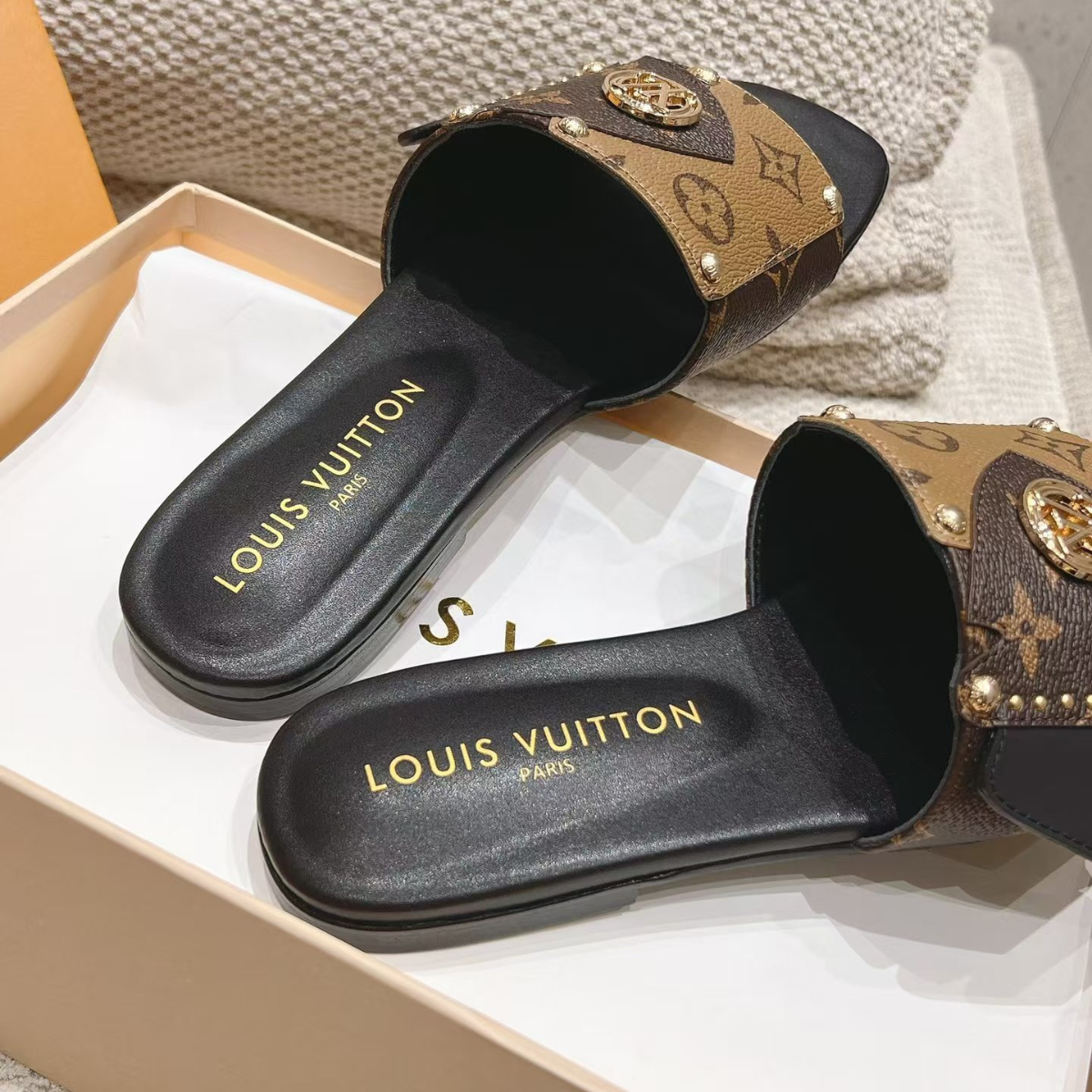 Louis Vuitton – Vanity PM & Frame Sandals set