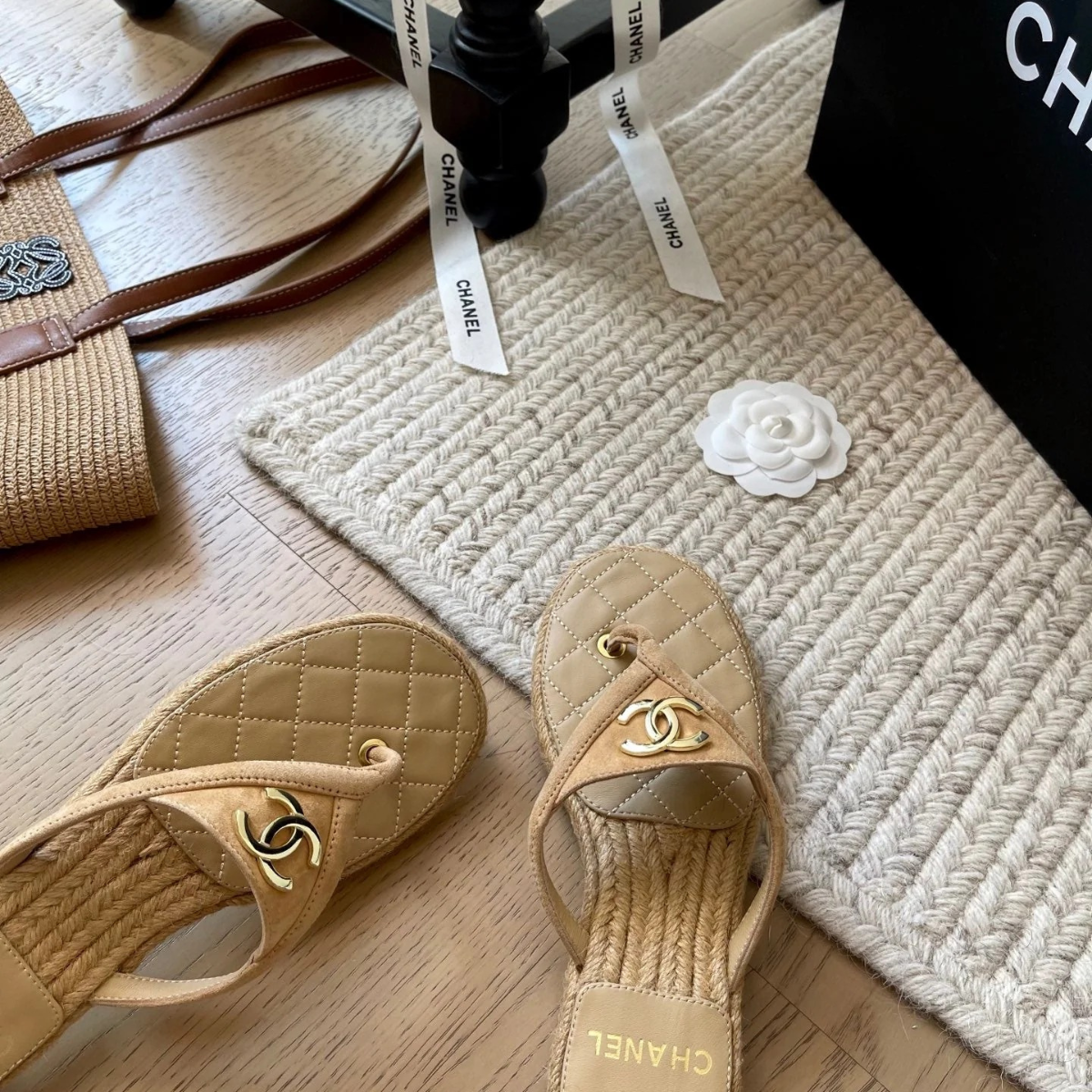 Chanel 25 Flip Flop Sandalen Beige Suède Kalfsleer Espadrille