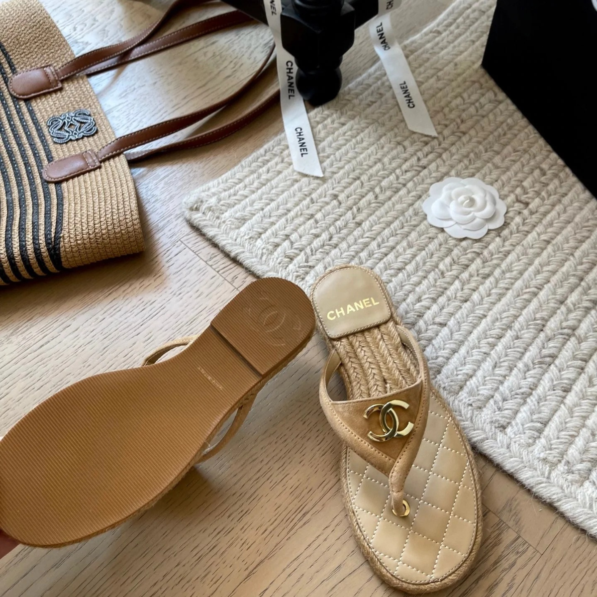 Chanel 25 Flip Flop Sandalen Beige Suède Kalfsleer Espadrille