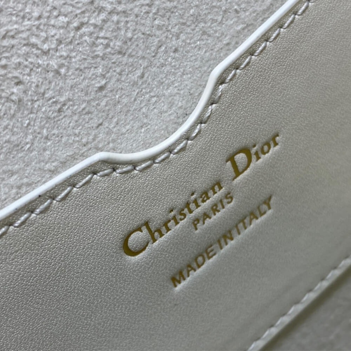 Dior Bobby Crossbody en 30 Montaigne Wedge Slides