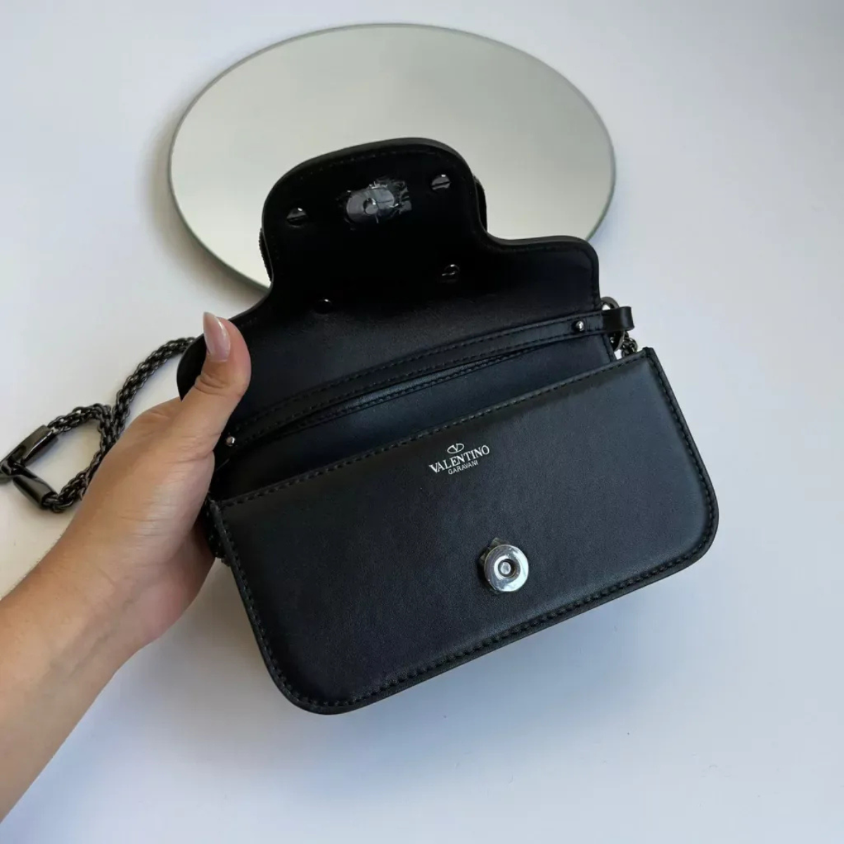 Valentino Garavani – Locò Small schoudertas met juweellogo