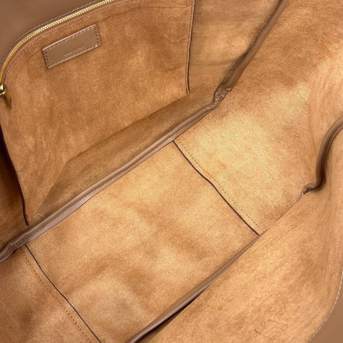 Saint Laurent – Le 5 à 7 Bea-tas in suède