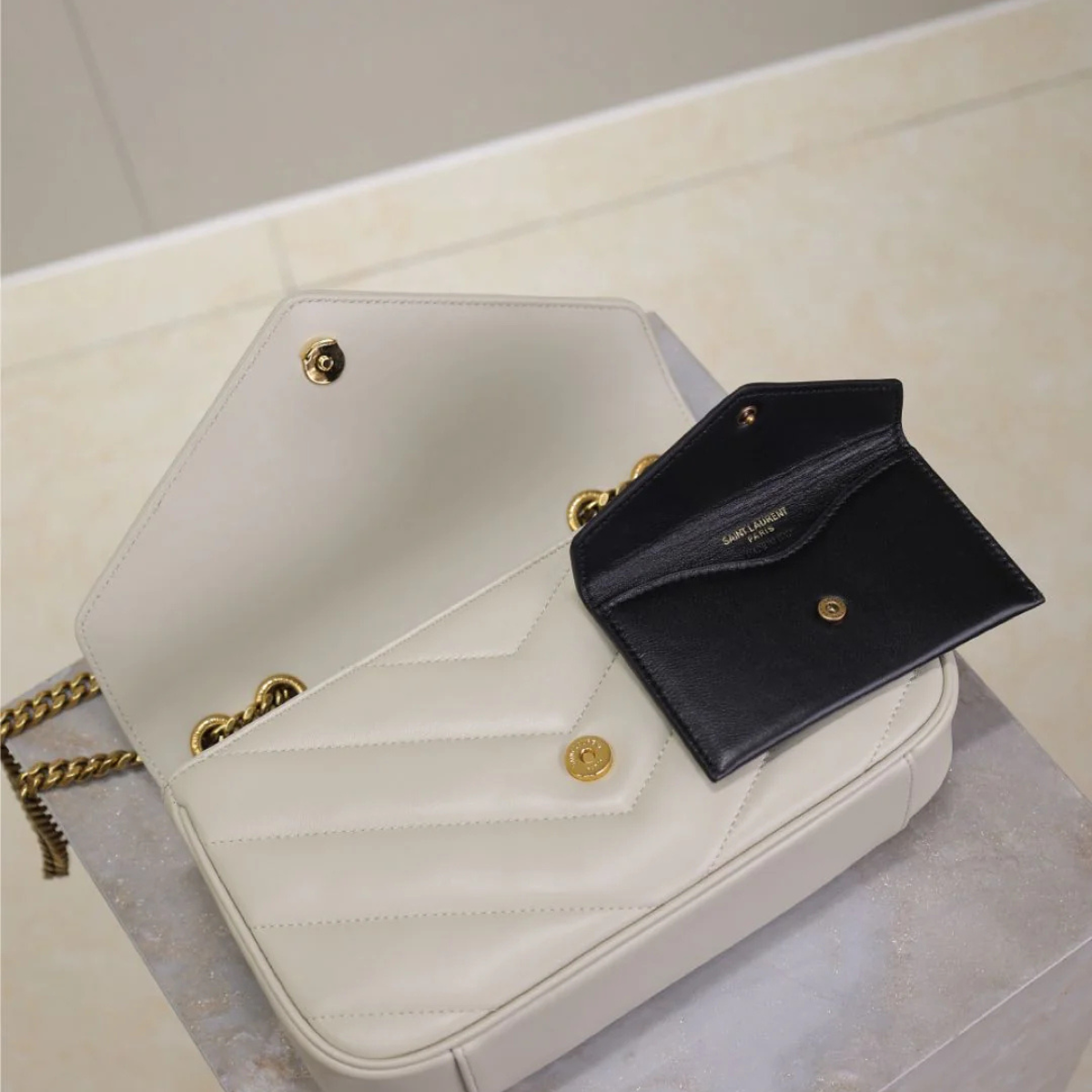 Saint Laurent – Loulou Small Matelassé-tas in wit lamsleer