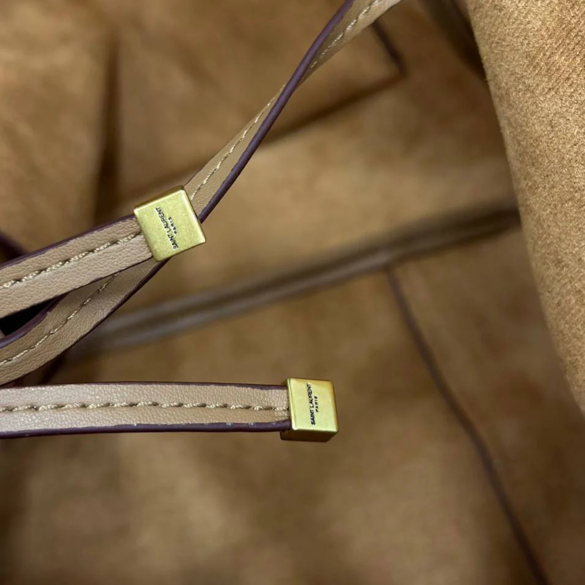 Saint Laurent – Le 5 à 7 Bea-tas in suède