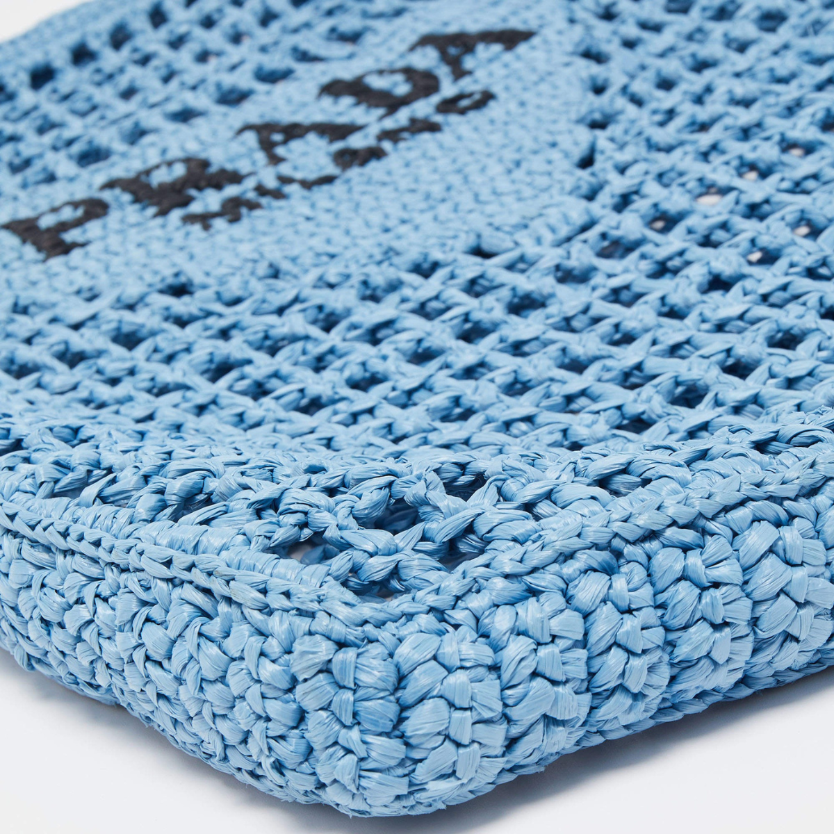 Prada – Shopper-tas in raffia met geweven logo in blauw