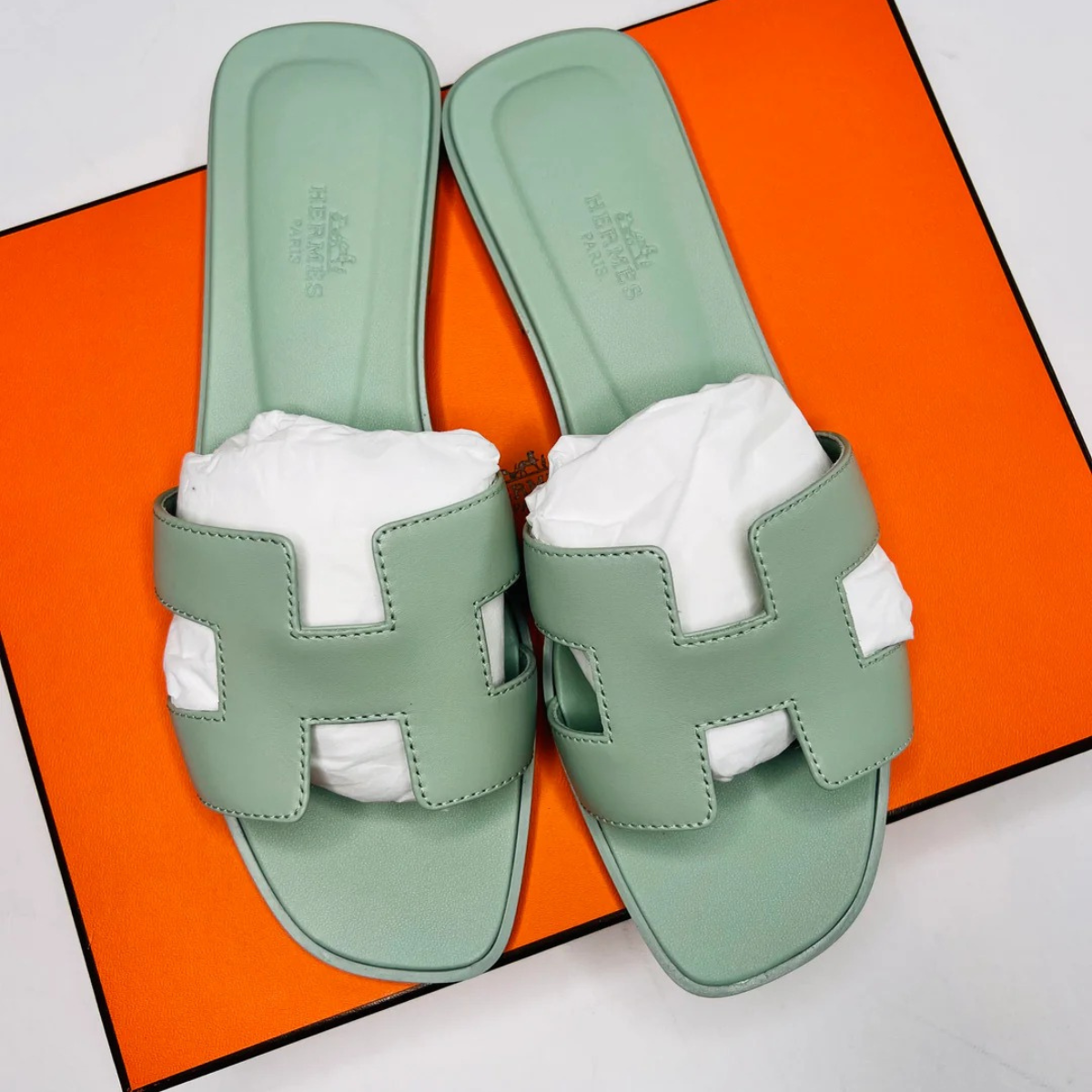 Hermès – Oran Sandalen in Vert d’Eau