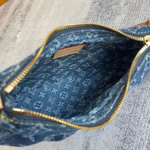 Louis Vuitton – Pochette Valley Collectie