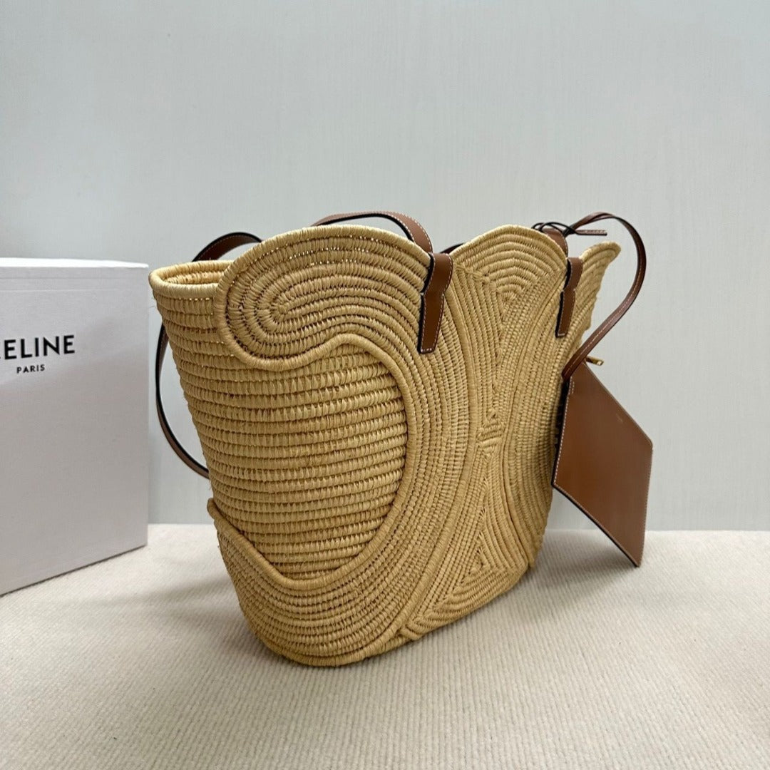 Celine Classic Small Basket met Geweven Triomphe in Raffia en Kalfsleer