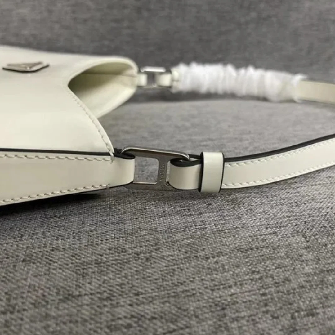 Prada – Cleo schoudertas in gepolijst leer