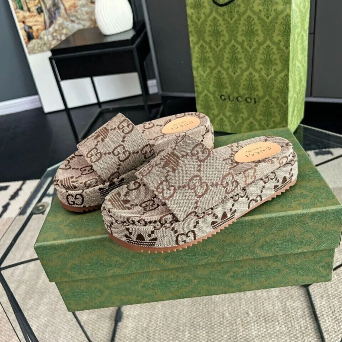 Gucci – Angelina Flat Sandal Canvas Giant Monogram Beige