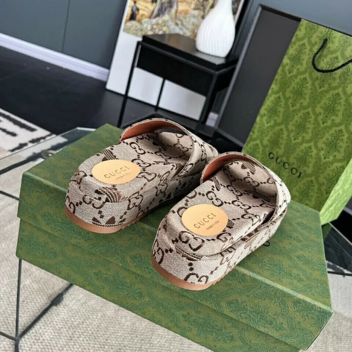 Gucci – Angelina Flat Sandal Canvas Giant Monogram Beige