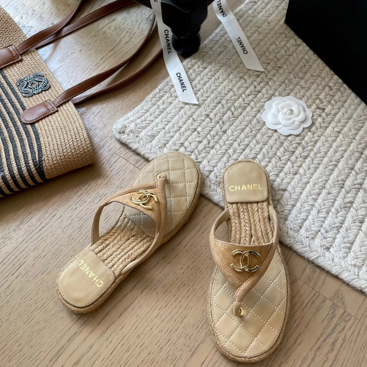 Chanel 25 Flip Flop Sandalen Beige Suède Kalfsleer Espadrille