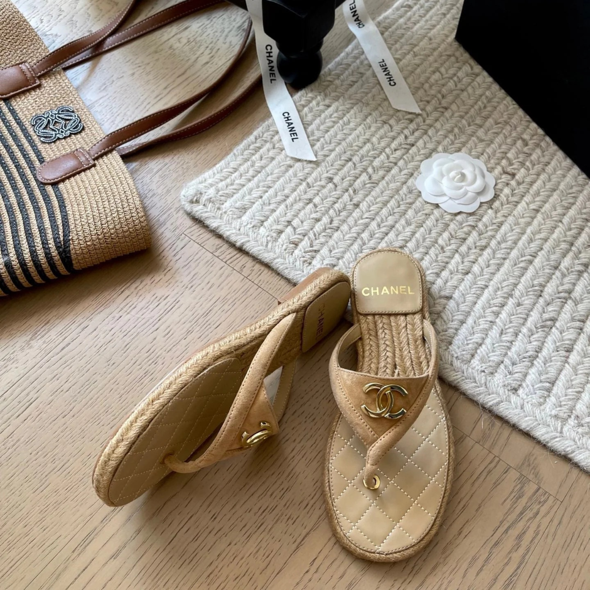 Chanel 25 Flip Flop Sandalen Beige Suède Kalfsleer Espadrille