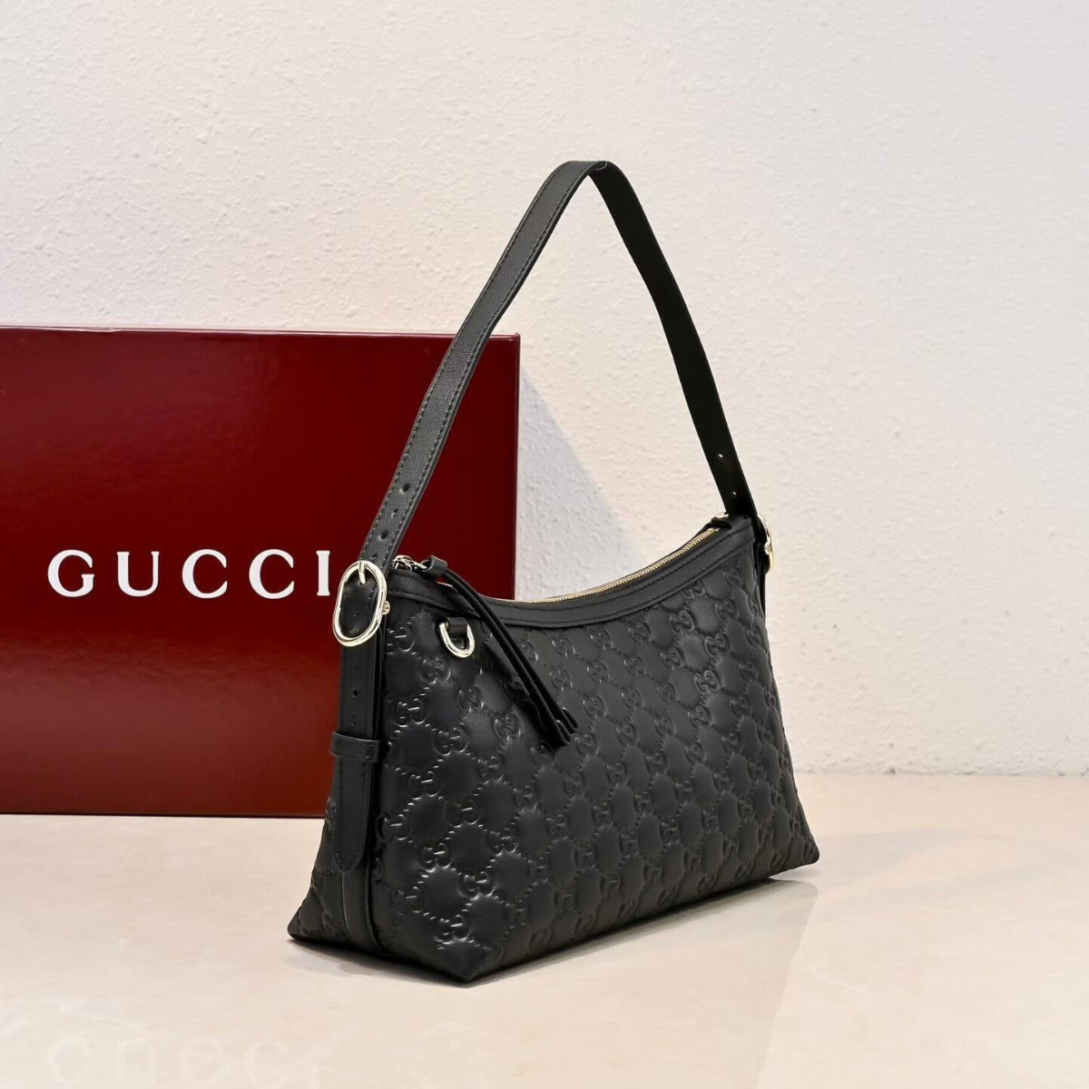 Gucci – Medium GG Emblem schoudertas