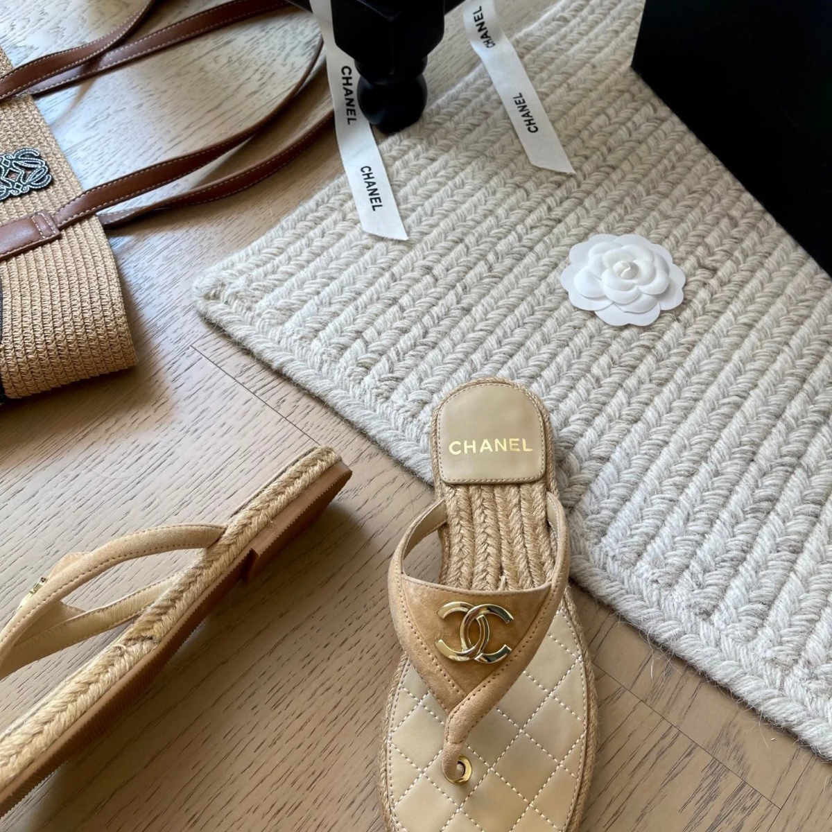 Chanel 25 Flip Flop Sandalen Beige Suède Kalfsleer Espadrille