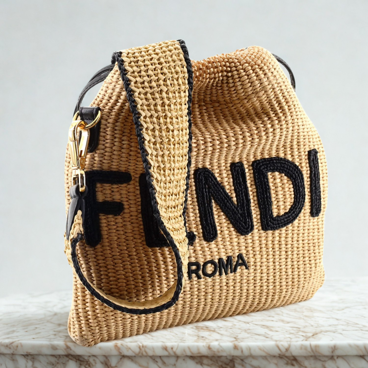 Fendi – Sack Small Gevlochten Stro Tas in Beige