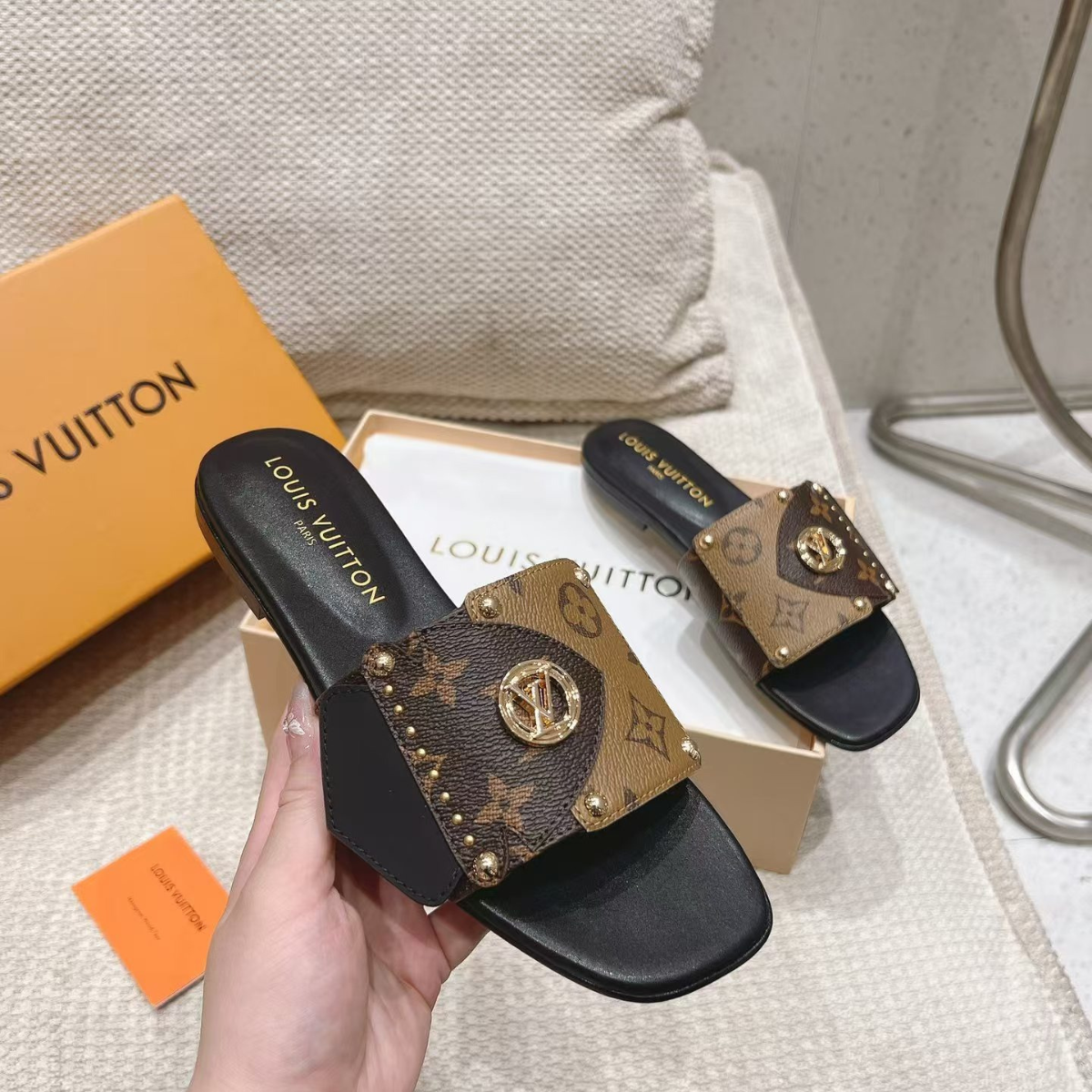 Louis Vuitton – Vanity PM & Frame Sandals set
