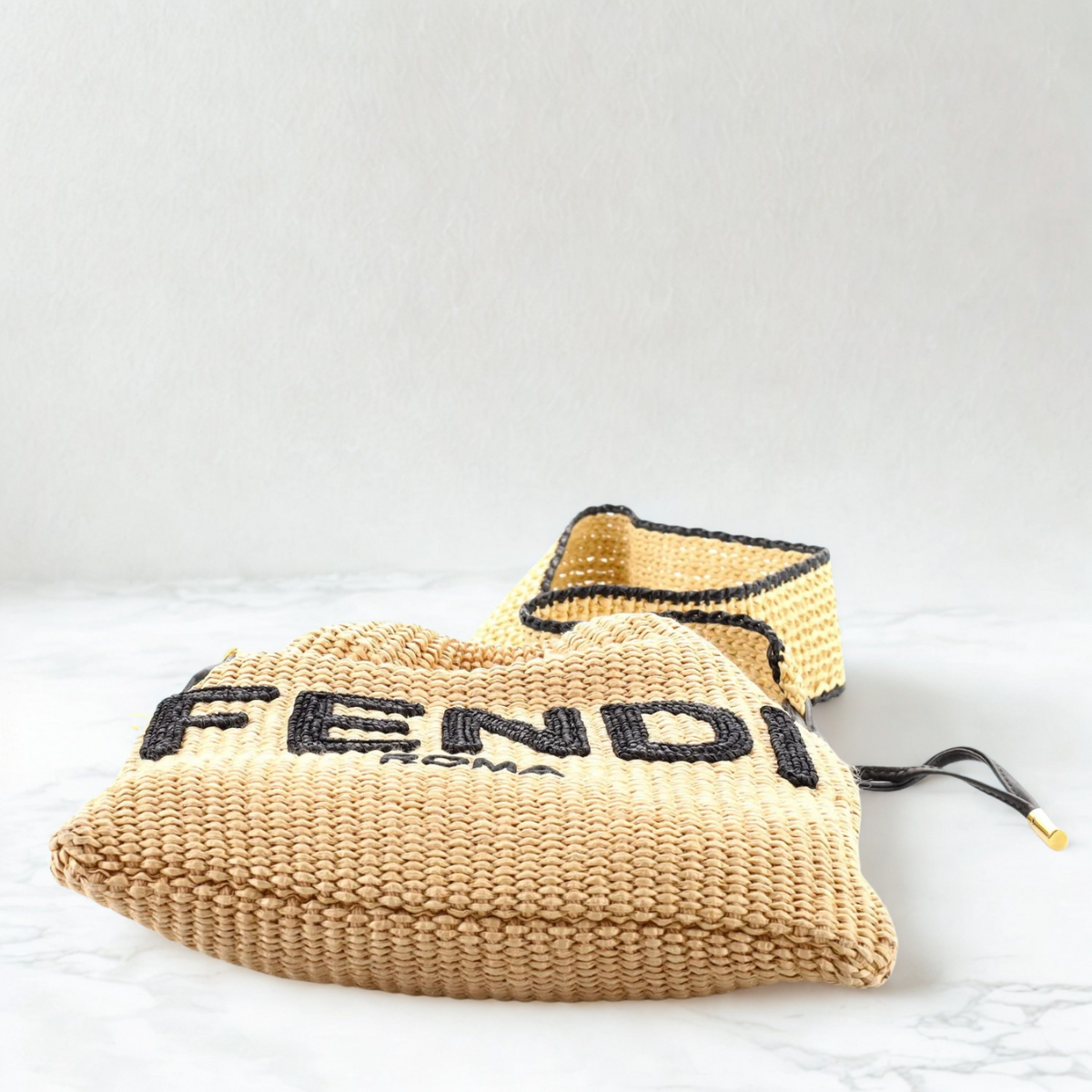 Fendi – Sack Small Gevlochten Stro Tas in Beige