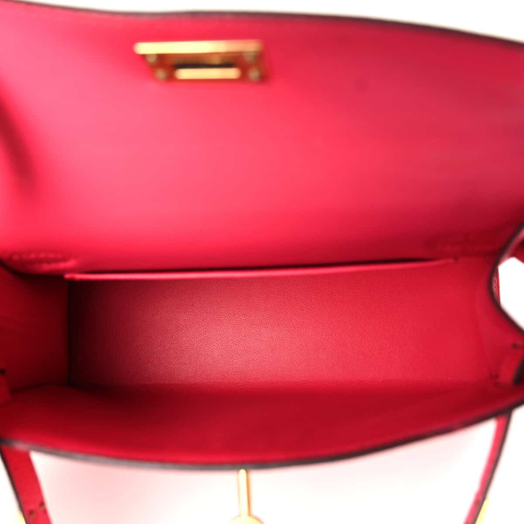 Hermès – Kelly 20-tas in roze met goudkleurige hardware