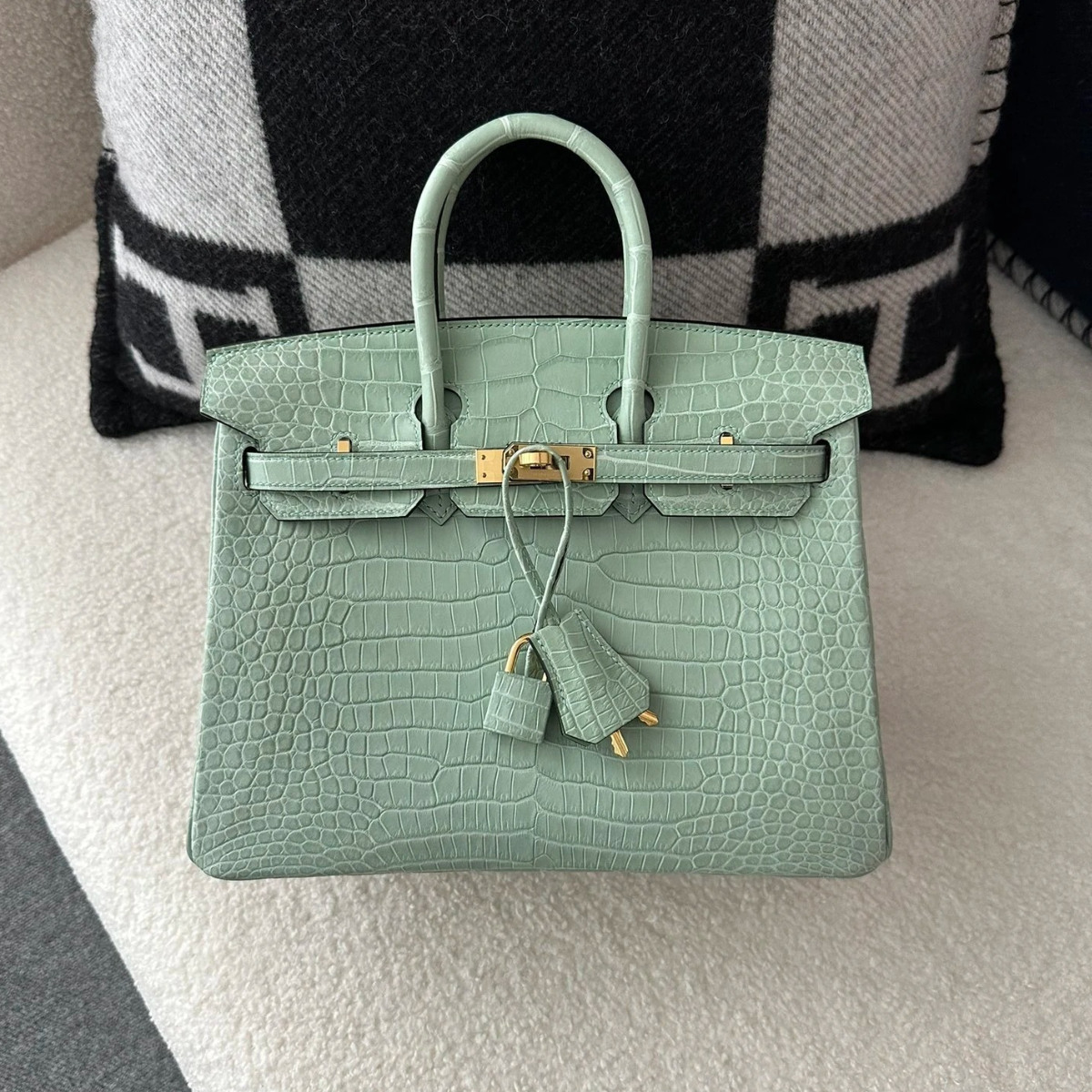 Hermès Set – Kelly 28 Vert d’Eau Alligator Limited Edition & Oran Sandalen Groen