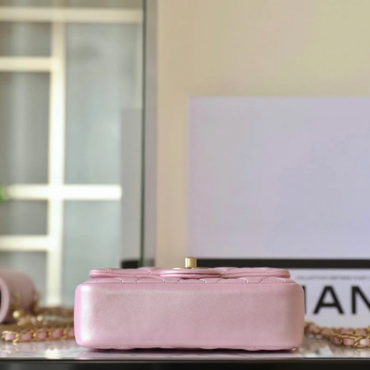 Chanel Classic Flap Mini Tas in Roze Lam Leer met Goudkleurige Hardware