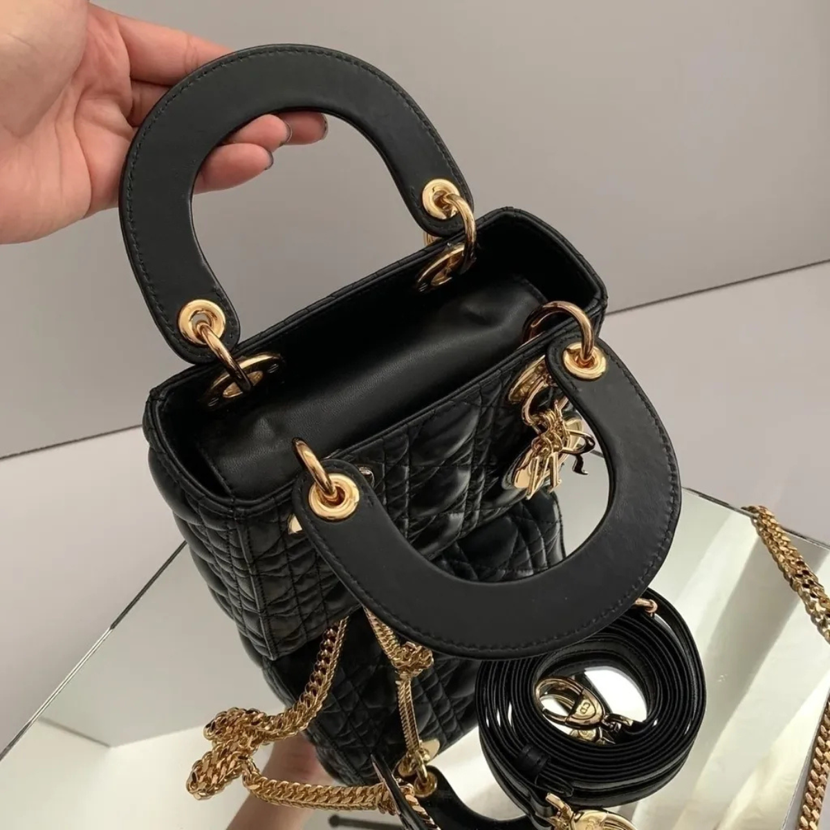Dior – Set: Mini Lady Dior-tas in zwart & Chrono-sneaker