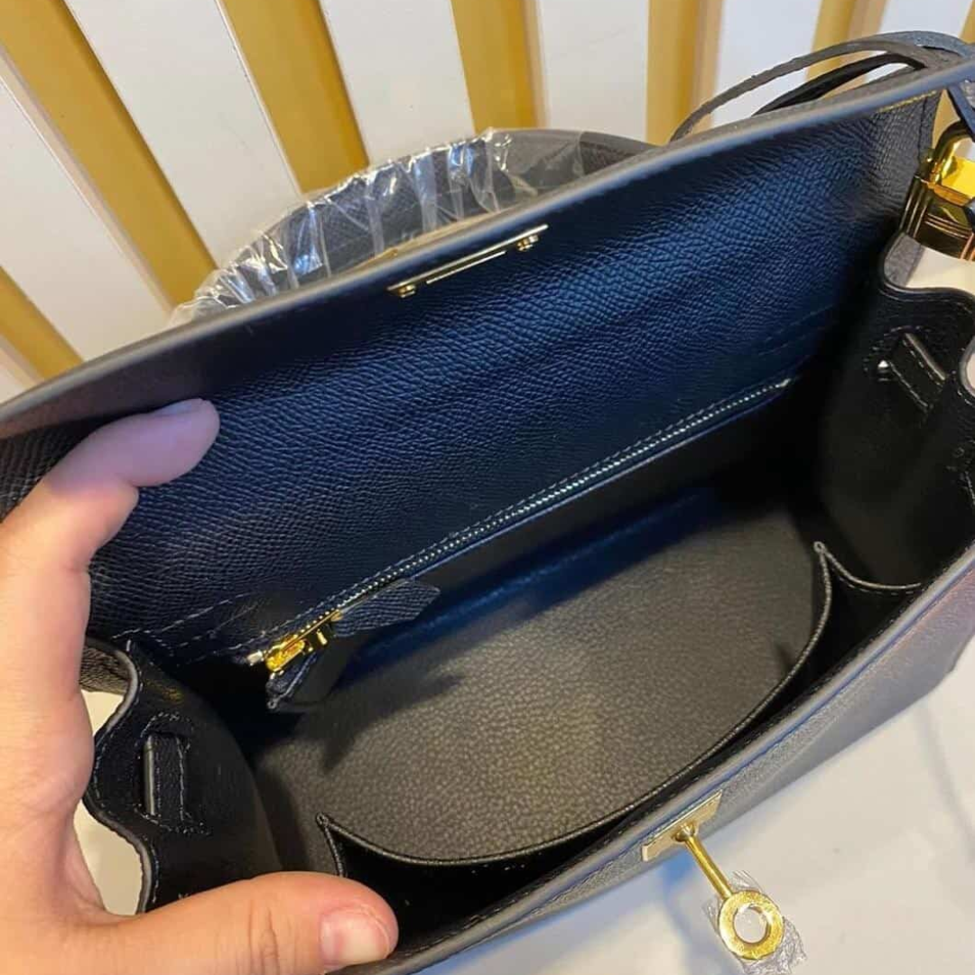 Hermès – Kelly 28-tas in zwart met goudkleurige hardware