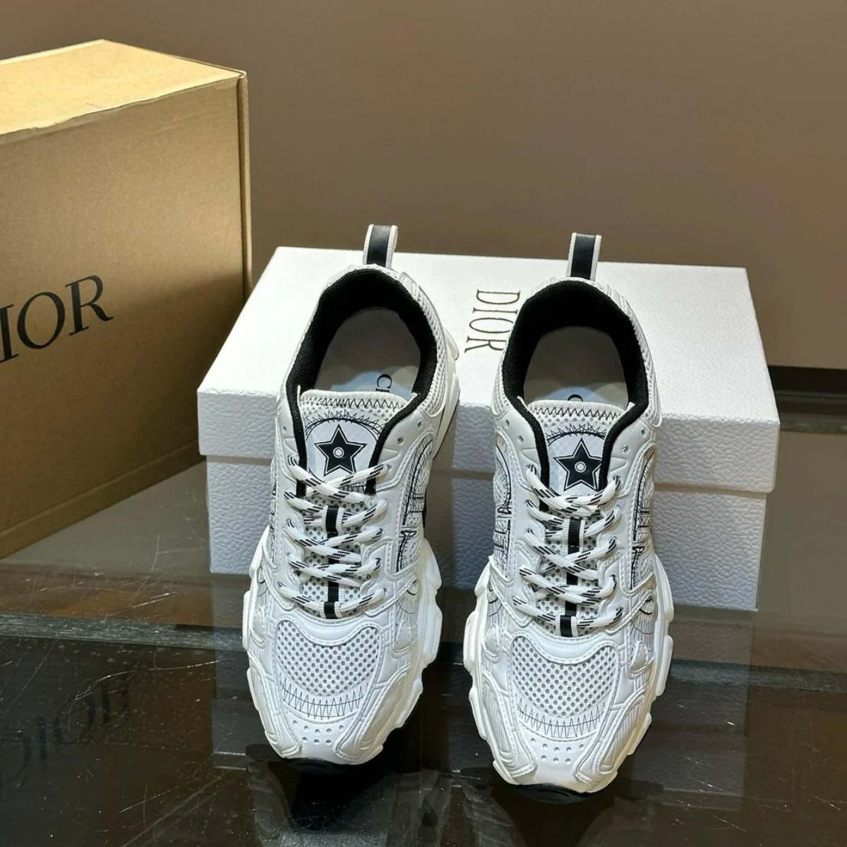 Dior – Set: Mini Lady Dior-tas in zwart & Chrono-sneaker