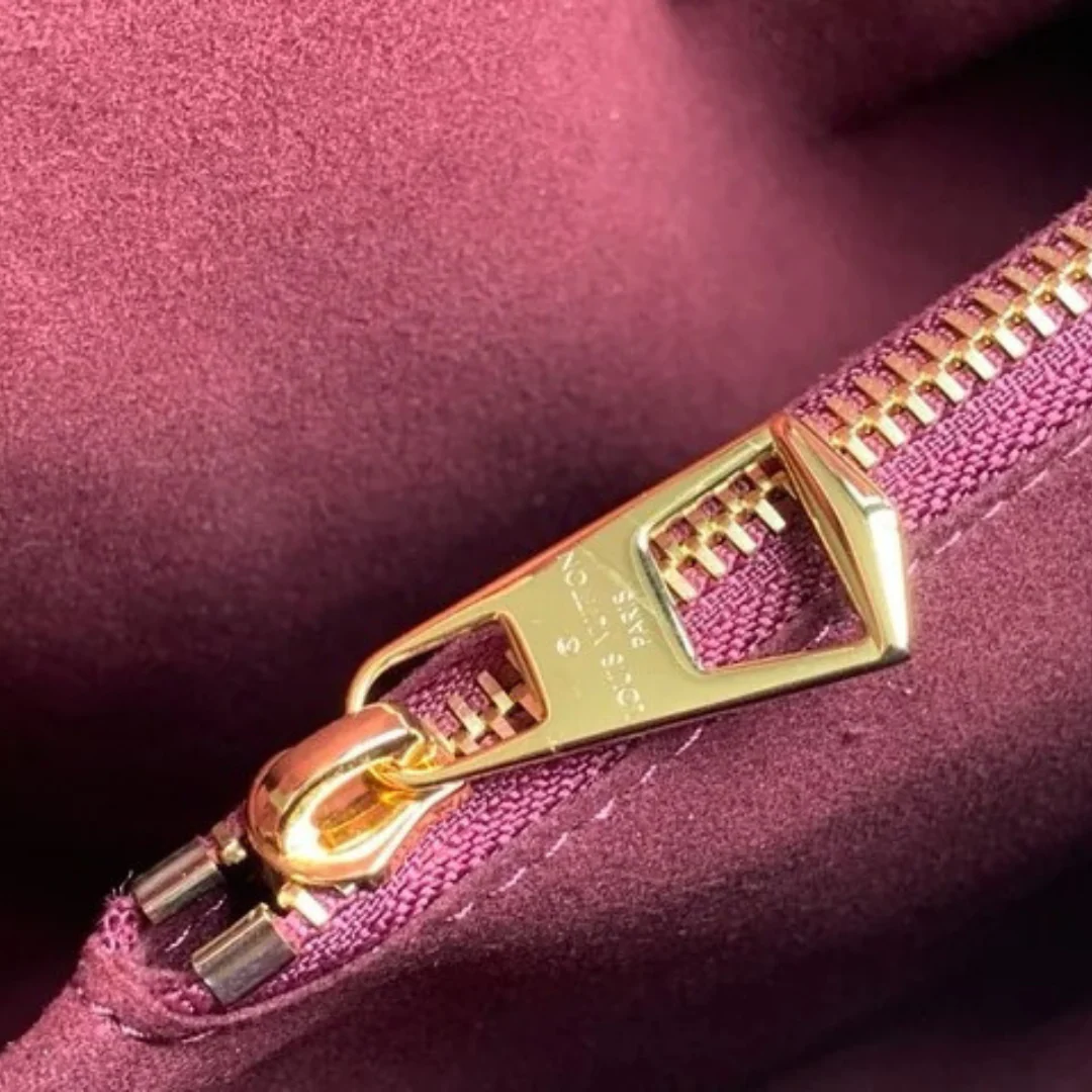 Louis Vuitton – Hide Away MM-tas